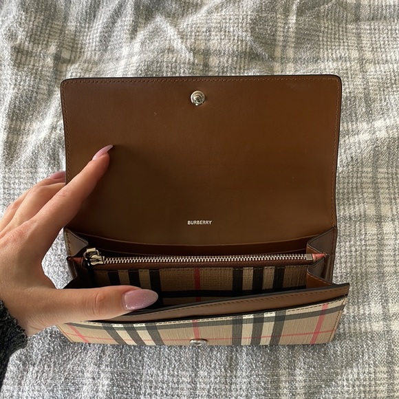 burberry 🧥 long wallet - Picture 3 of 7